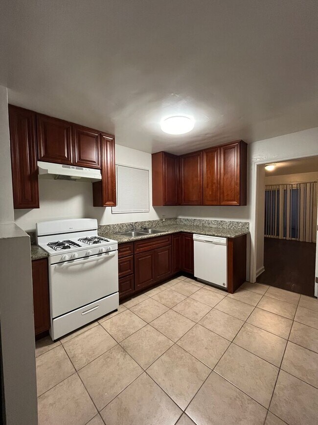 234236 N Soldano Ave Unit 234, Azusa, CA 91702 Room for Rent in