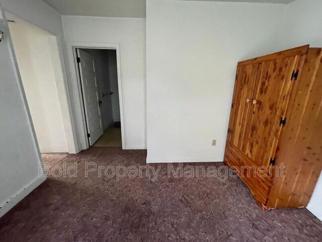 Building Photo - 423 Jonestown Rd