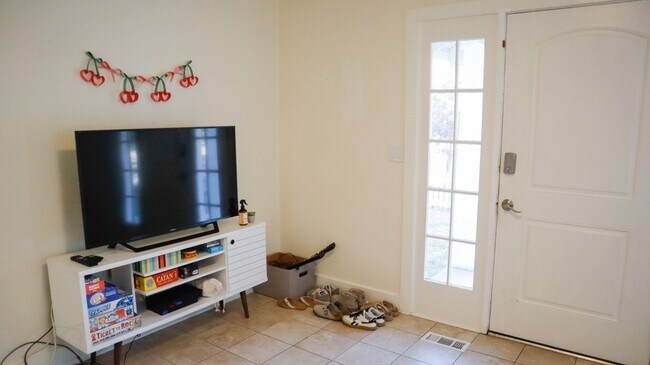Building Photo - 230 S 600 E