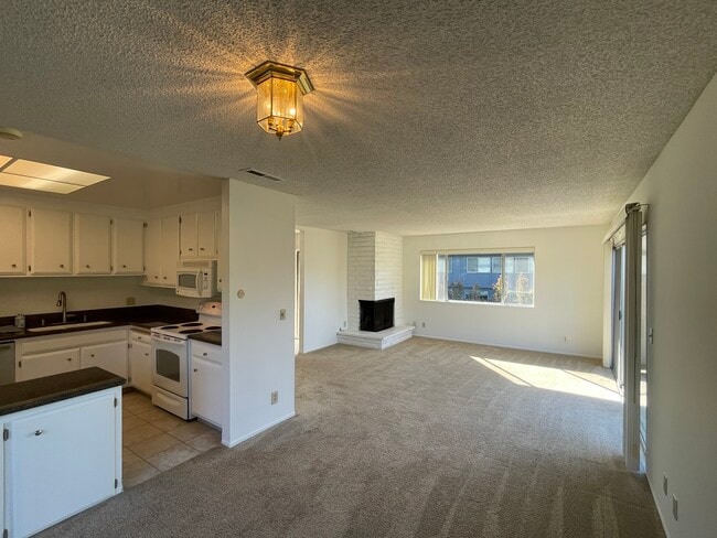 Building Photo - 140 Paseo Farrallon