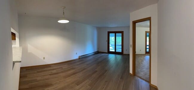 Building Photo - Fresh Paint and New Flooring!   Great loca...