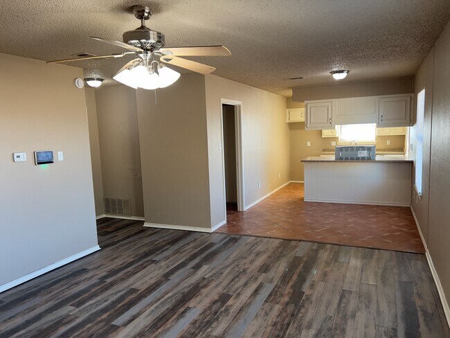 Foto del edificio - 302 E 17th St