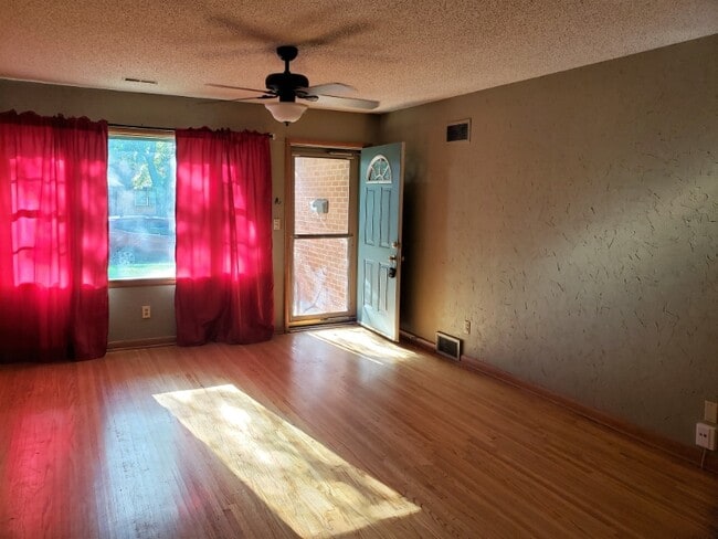 Foto del edificio - 563 S Kokomo Ave