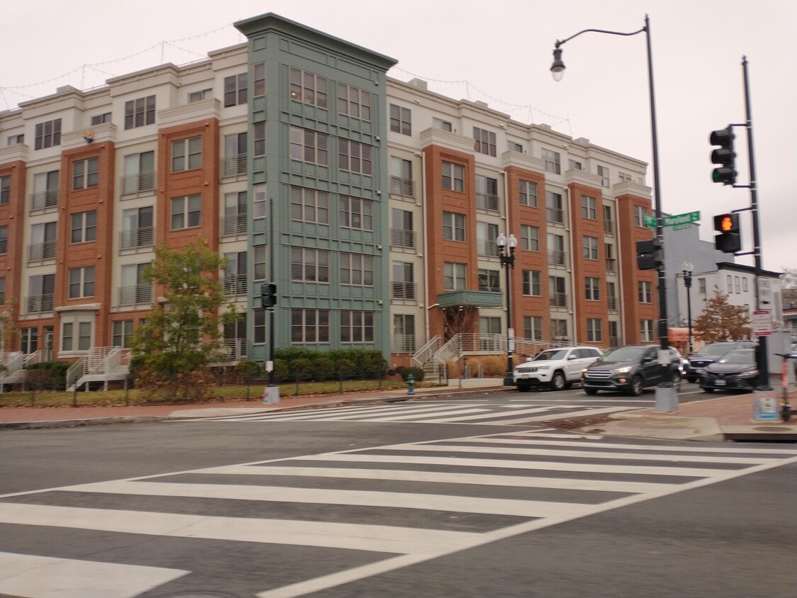 Primary Photo - 1350 Maryland Ave NE