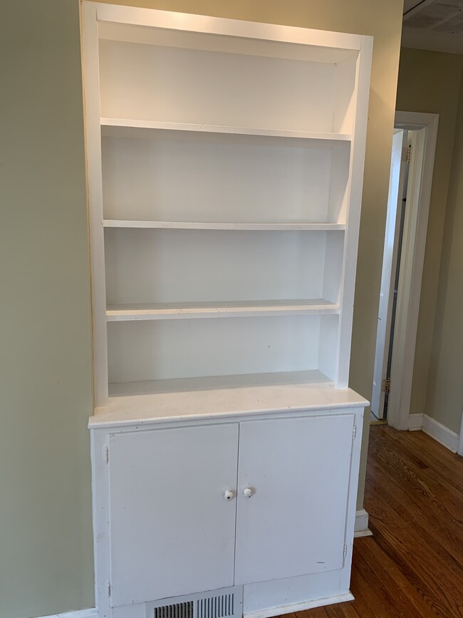 Building Photo - 2810 Stratford Dr