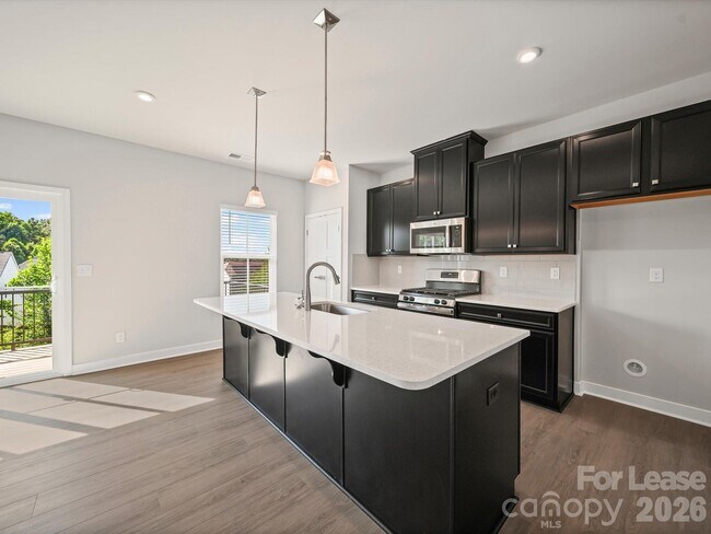 Foto del edificio - 9922 Oaklawn Blvd NW