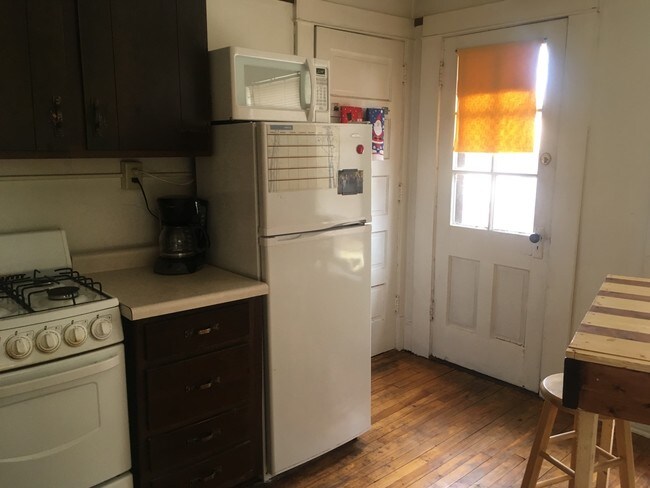 Building Photo - 421 Washburn Pl
