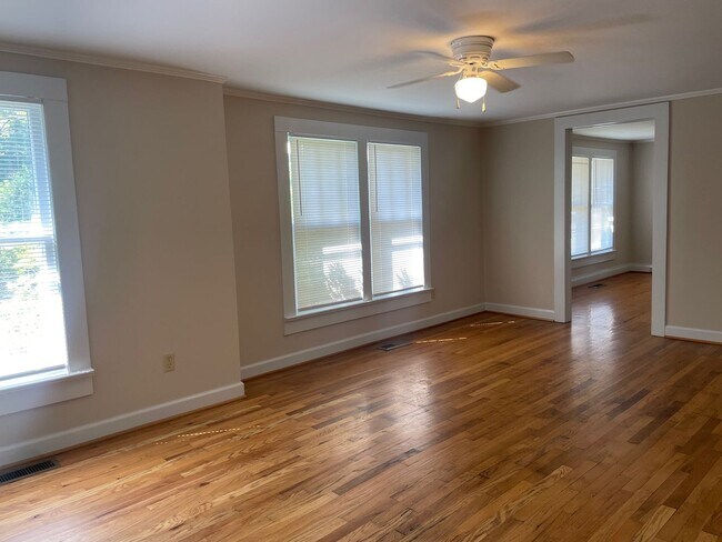 Foto del edificio - Very nice 3 or 4 bedroom, 2 bath home loca...