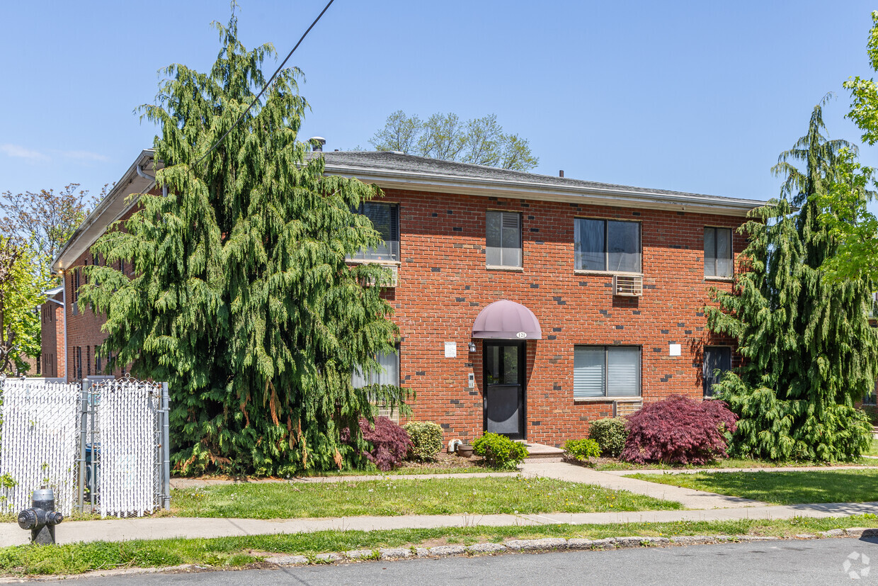 121 Lyman Ave Staten Island, NY 10305-3847 - Bridgeview Garden Apartments