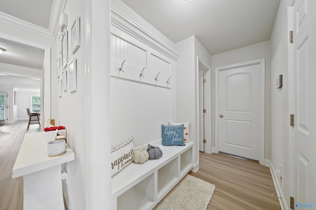 Building Photo - 6077 Thorntons Way Cir NW