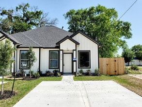 Building Photo - 4214 Weaver Rd