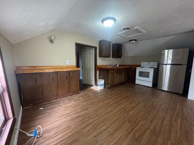 Building Photo - 212 Depeyster St