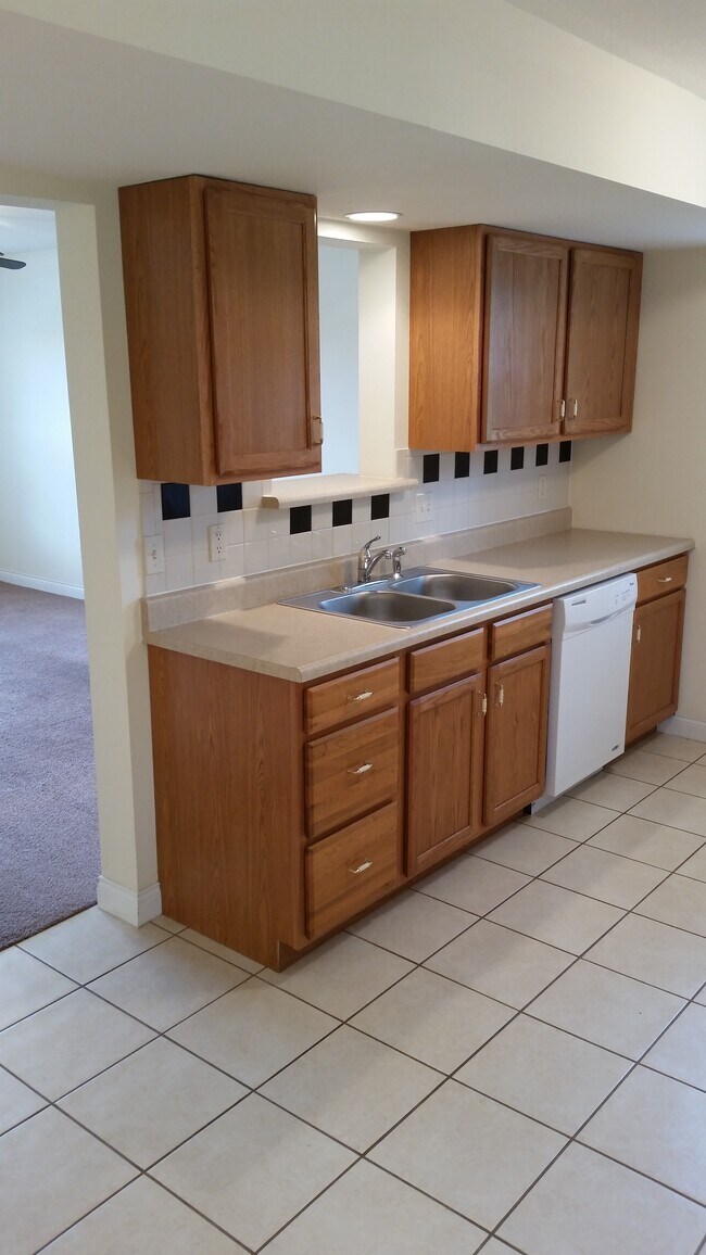 Building Photo - 3402 Zinnia Dr