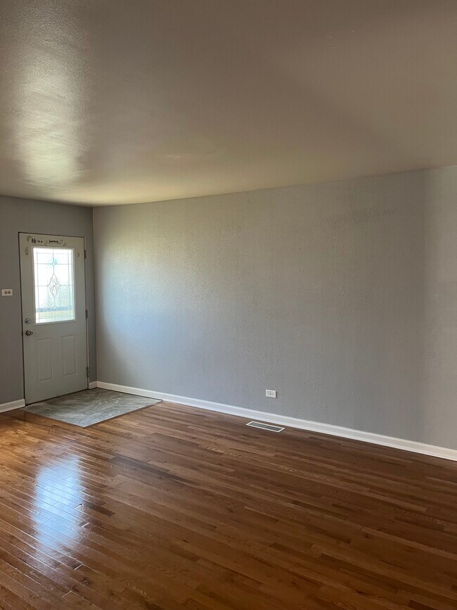 Foto del edificio - 1312 Greenbay Ave
