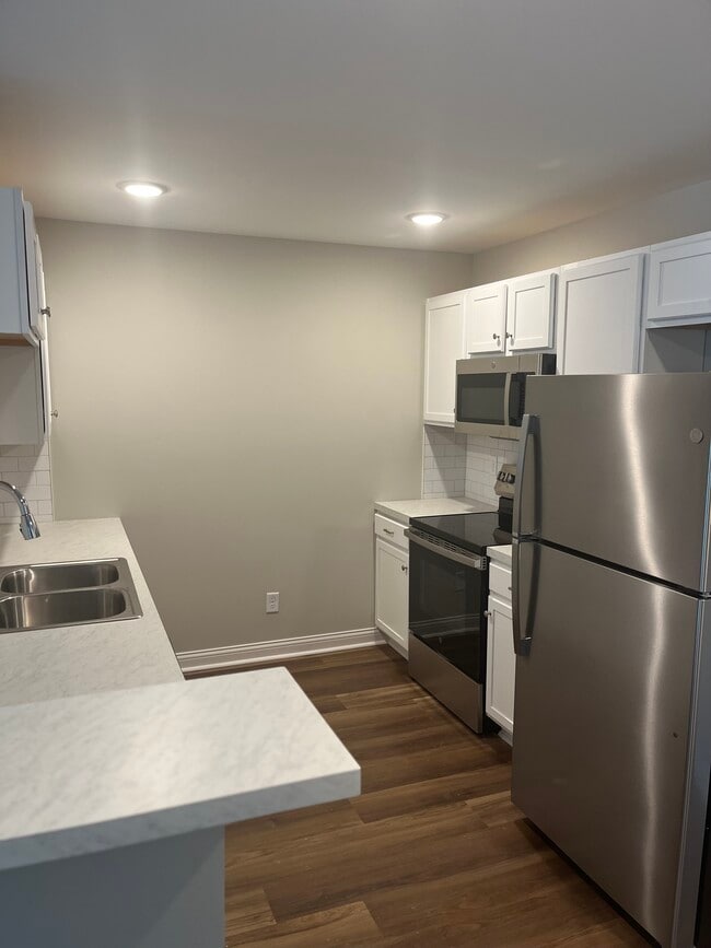 Building Photo - Bishop Place Apartments
