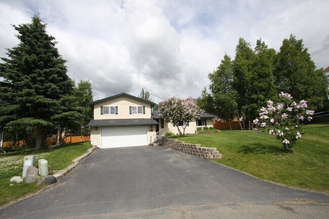 Foto del edificio - Gorgeous Eagle River Home w/ Open Concept ...