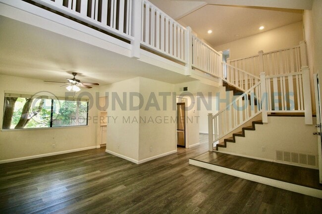 Foto del edificio - Renovated San Marin Townhouse | loft, A/C & 2-Car Garage - FOUNDATION