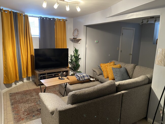 Building Photo - 6117 S Vernon Ave