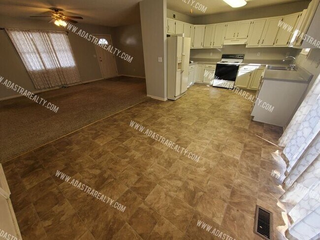Foto del edificio - Beautiful Ranch Home in Shawnee-Available in SEPTEMBER!!!