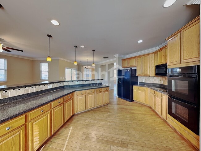 Building Photo - 348 Yellow Iris Rd