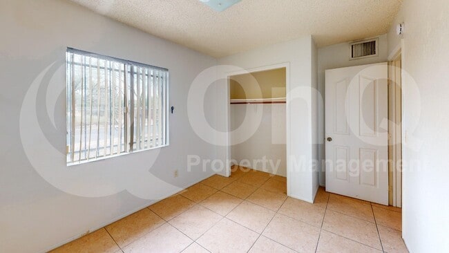 Building Photo - 1297 E 25th St