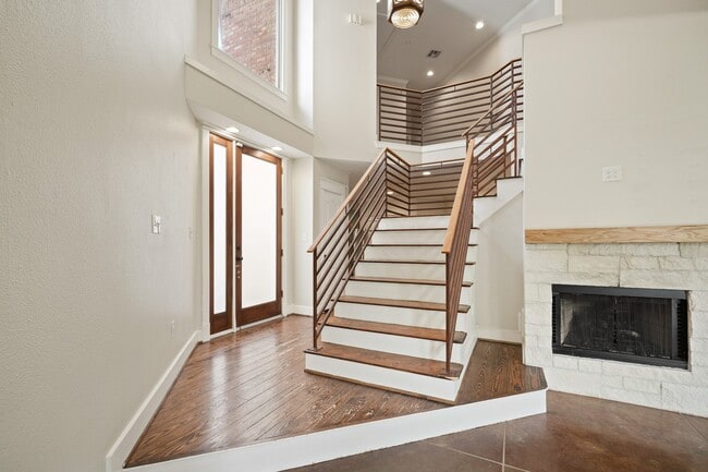 Building Photo - 513 W 22nd St