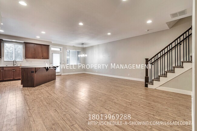 Building Photo - Farmington Townhome - 3 bedroom
