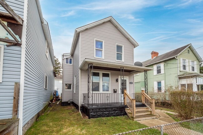 Building Photo - Beautiful 4 bedroom home in Coraopolis available June 1!