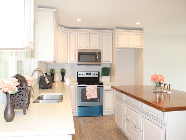 Photo - 1002 E Platinum Way House