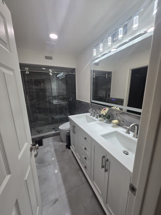 Foto del edificio - 3400 Bahia Pl