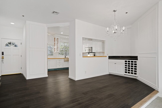 Foto del edificio - 850 N Poinsettia Pl