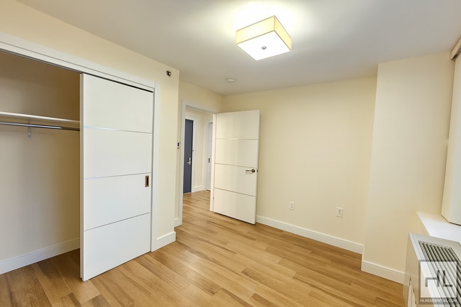 Building Photo - Beautiful 1-Bedroom Apartment — Modern Fin...