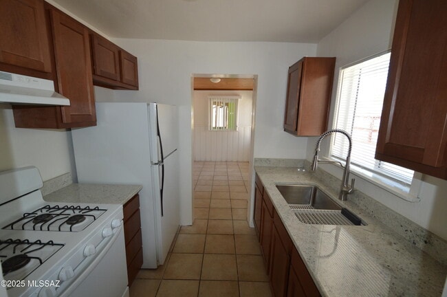 Foto del edificio - 2119 N Catalina Ave