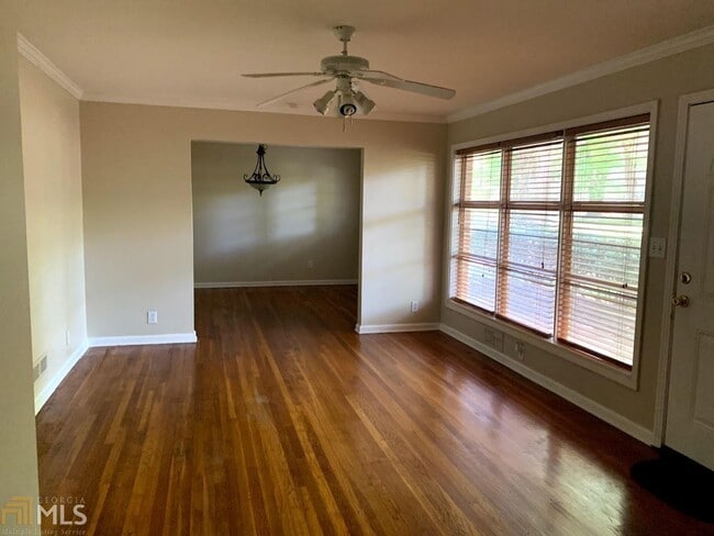 Building Photo - 871 Laurelmont Dr SW