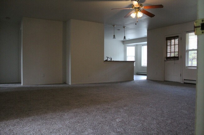 Foto del edificio - 2474 Pioneer Way