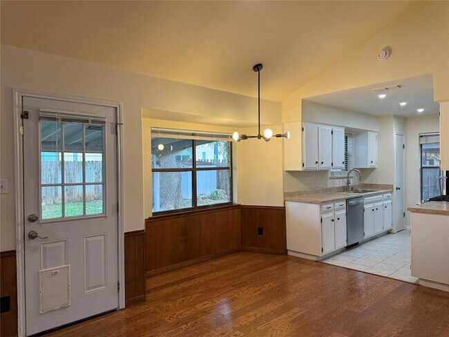 Building Photo - 3907 Rolling Hill