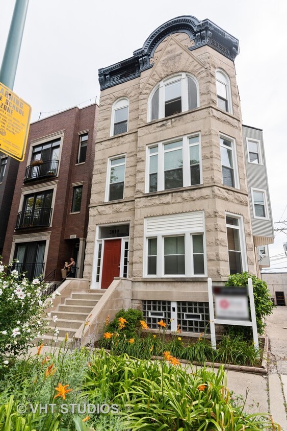 Primary Photo - 2019 N Mozart St