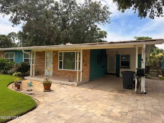Foto del edificio - 215 Woodlawn Dr