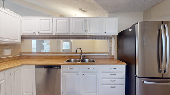 Foto del edificio - 2331 Barrington Pl Dr