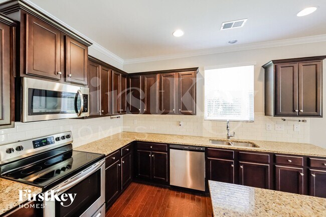 Foto del edificio - 7009 Elm Crest Cir