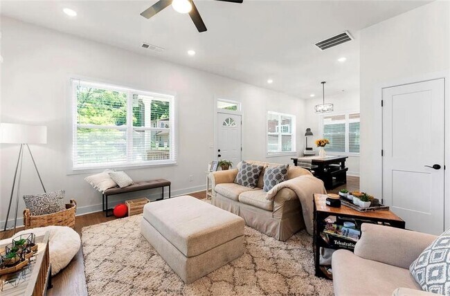 Foto del edificio - 1381 Miller Reed Ave SE