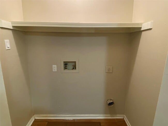 Building Photo - 3047 Olympia Dr