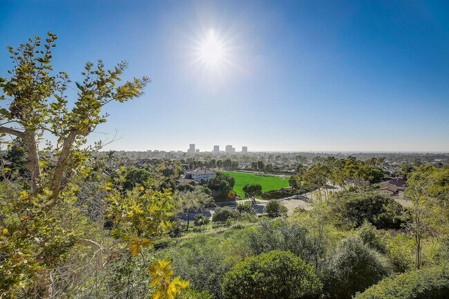 Foto del edificio - Stunning Fully-Furnished Harbor Ridge View...