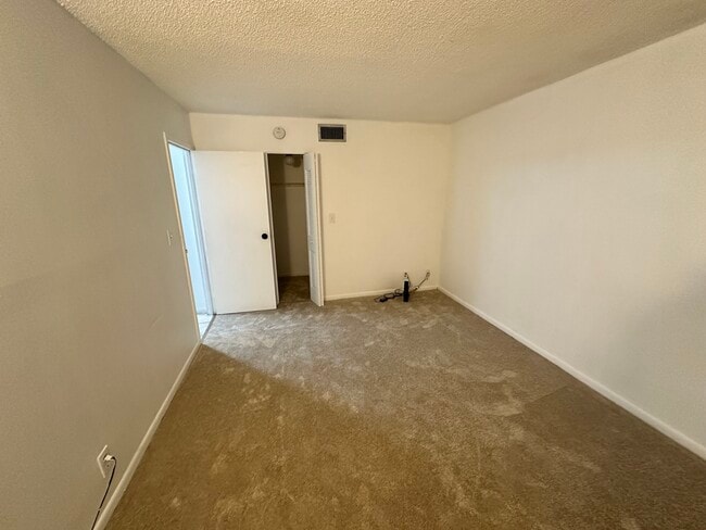 2nd bedroom - 2980 Riverside Dr