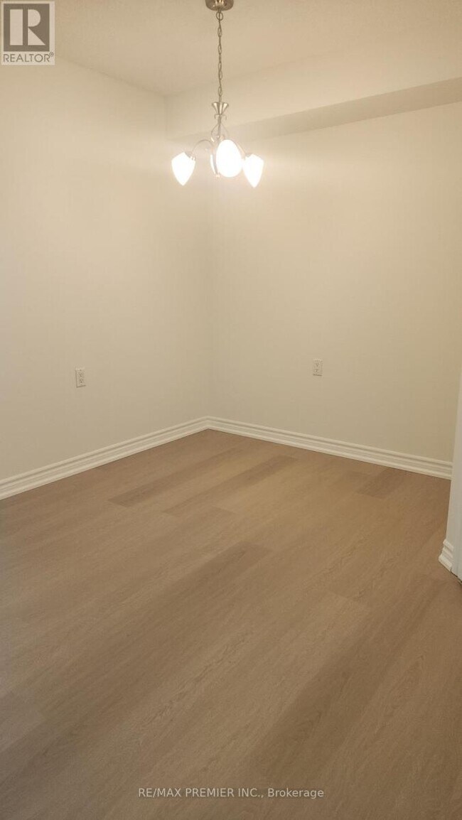 Photo du bâtiment - 1030 Sheppard Ave W