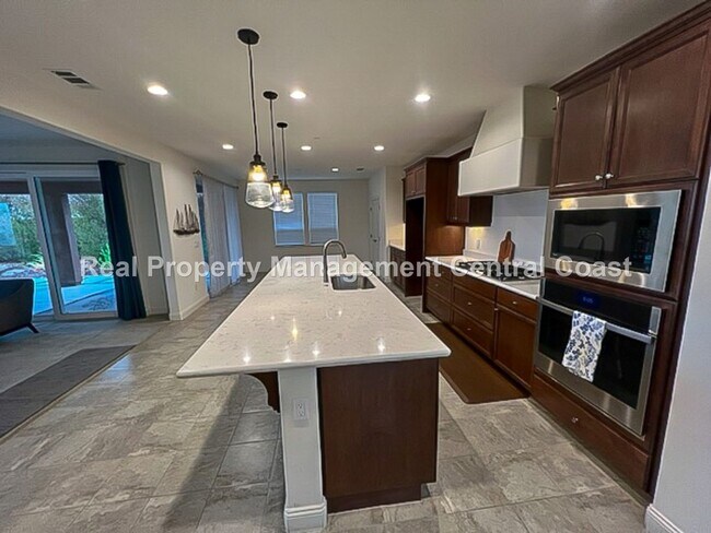 Foto del edificio - AVAILABLE NOW - Spacious Nipomo Home - 2 B...