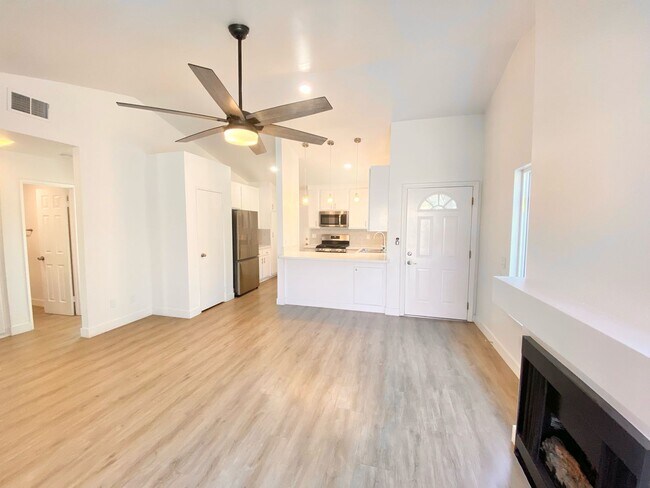 Foto del edificio - 3 bedroom beauty in Rancho Cucamonga
