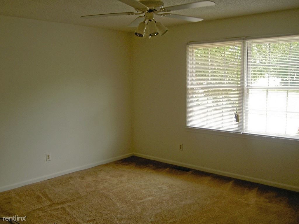 Primary Photo - 2 br, 1.5 bath Triplex - 100 Stowe Pl A