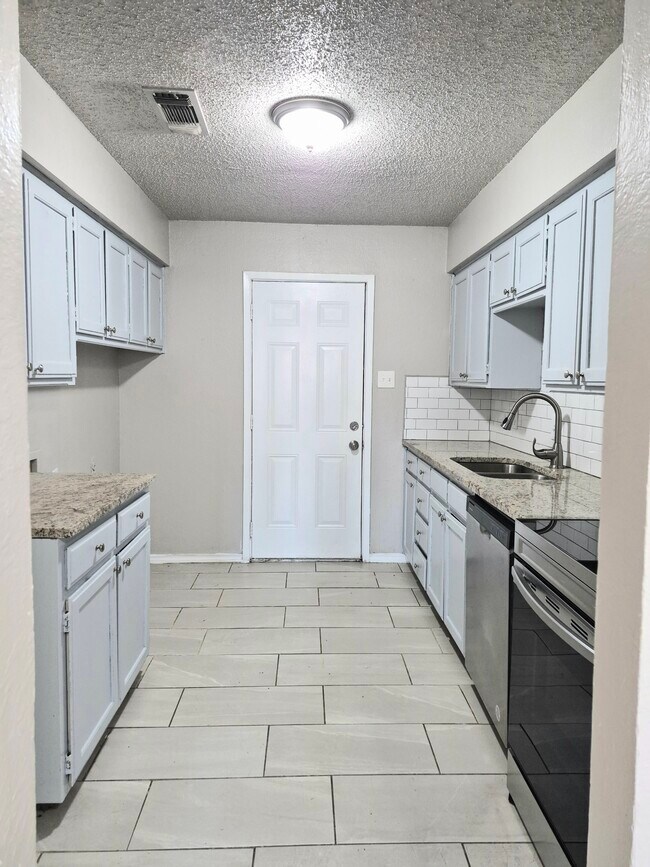 Foto del edificio - 214 Pine Meadow Dr