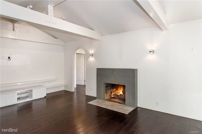 Foto del edificio - 2 br, 3 bath House - 1807 Nichols Canyon Rd